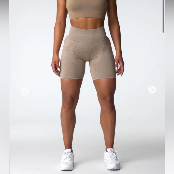 Beige scrunch seamless shorts - Picture 2 of 5